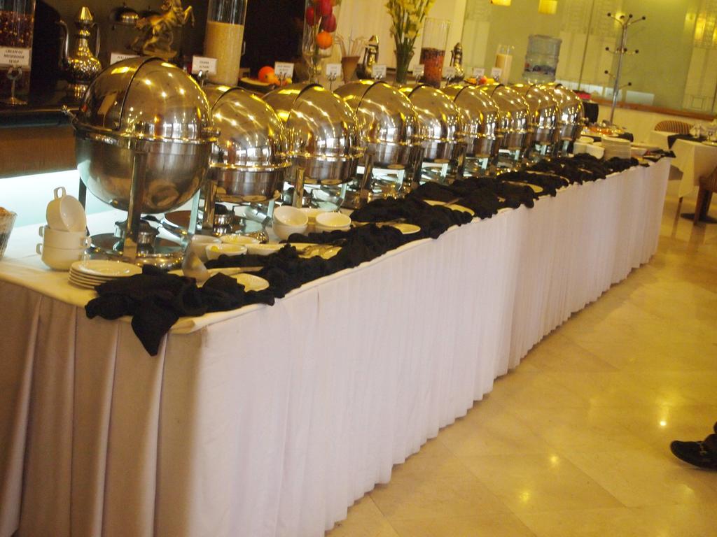 Hotel Crown Plaza Islamabad Zewnętrze zdjęcie